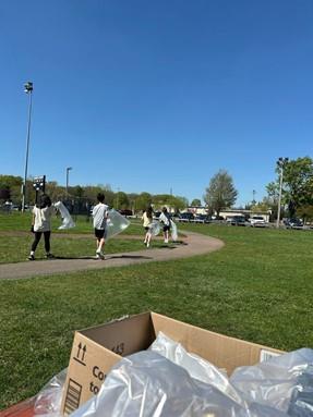 EMS Kids Clean Up Trash at HSL