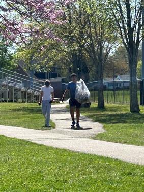 EMS Kids Clean Up Trash at HSL
