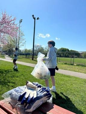 EMS Kids Clean Up Trash at HSL